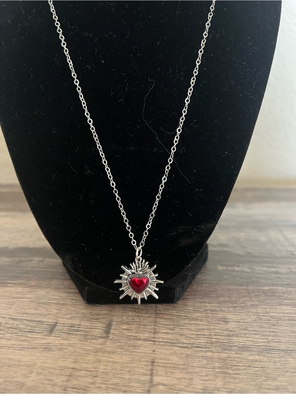 Silver Sacred Heart Pendant 18”Necklace NWT